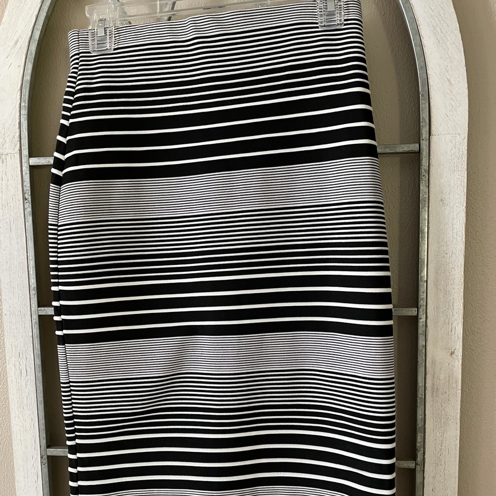 Black and white midi skirt